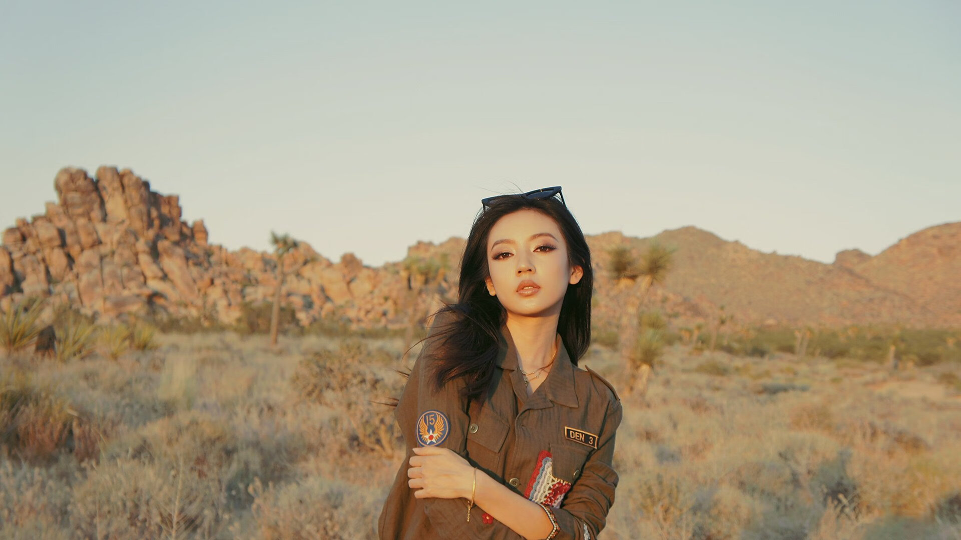 _极地冰川徒步：感受大自然的震撼_，极地冰川主要在南极还是北极