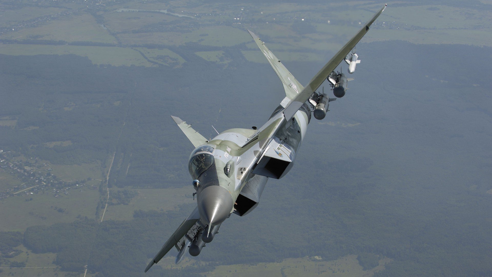 “赛季中途大换血,球迷期待新气象”,季后赛轮换