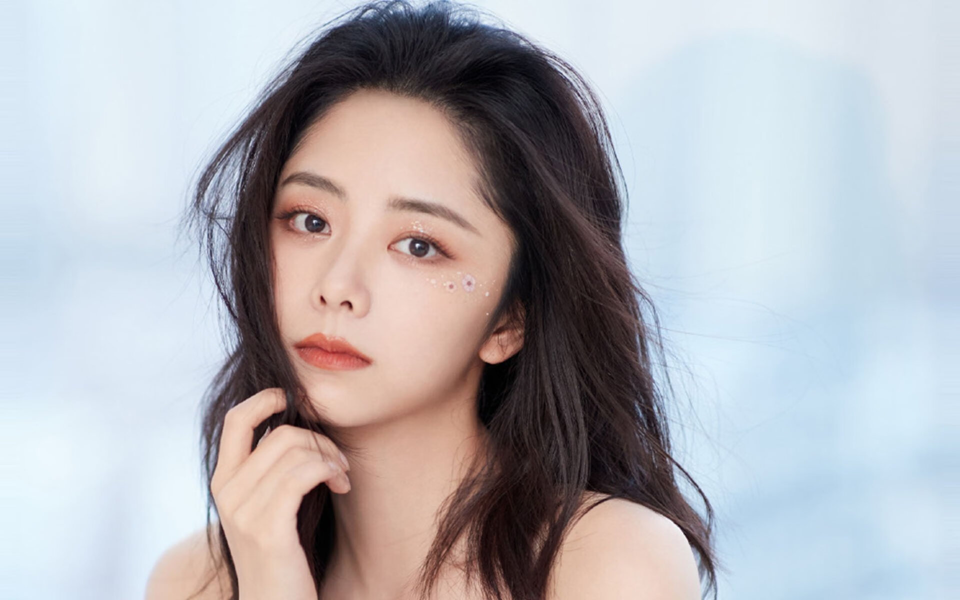 爱游戏体育（AYX）官方APP下载-中场组织者是否应具备双向能力适配强度联赛，中场要求