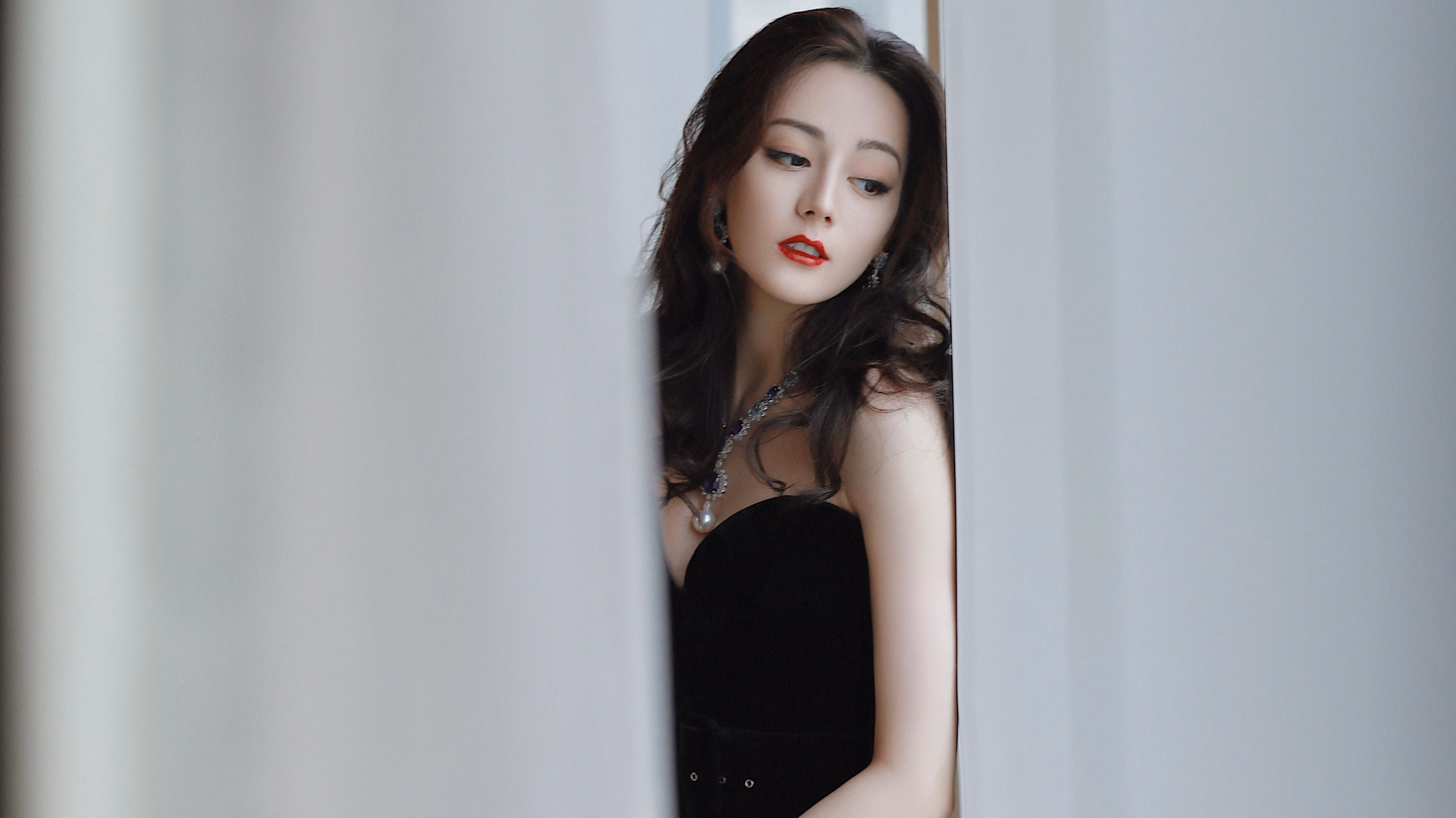 爱游戏体育app-黄蜂队签下大牌球员 转会签约正式达成，黄蜂球队以前叫什么