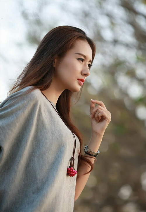 万米长跑决赛，莫桑比克选手突围夺金