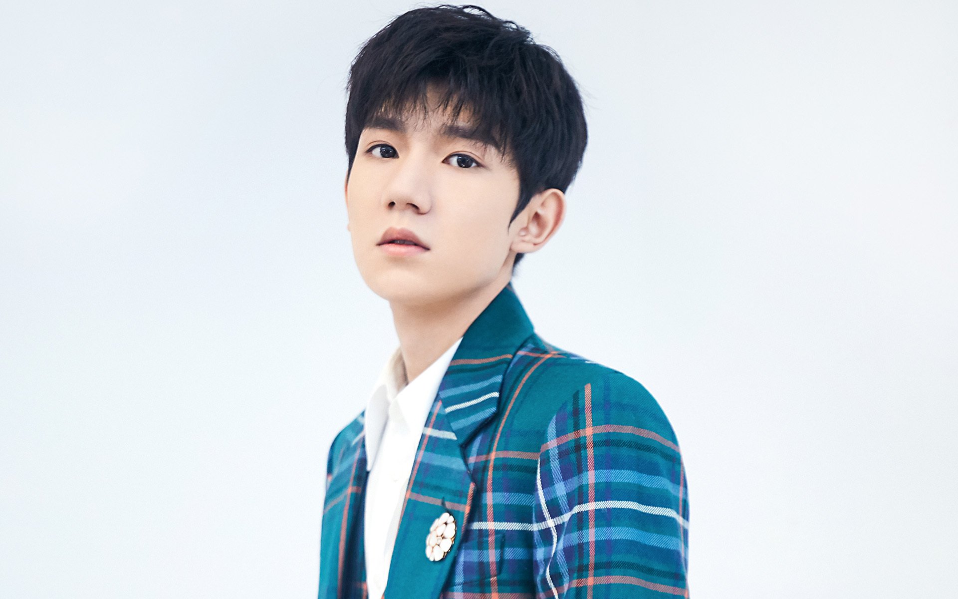 爱游戏平台-巴萨灵活站位打穿对方防守中轴，巴萨的打法