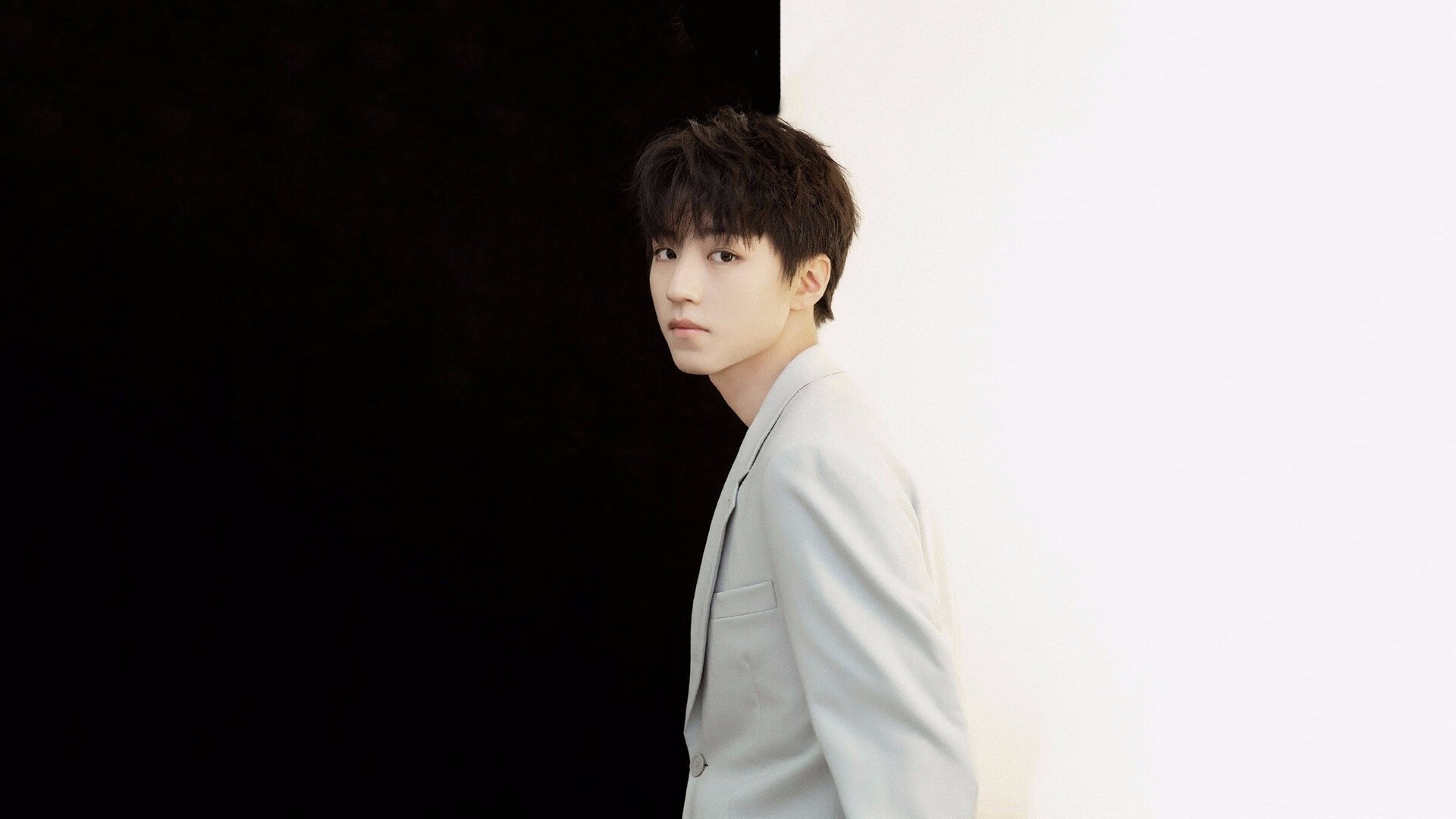 爱游戏平台-曼联队内气氛轻松主帅满意进展，曼联主帅人选